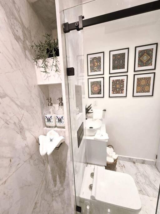 Ultimate Getaway In Luxe Apartment Mexico City