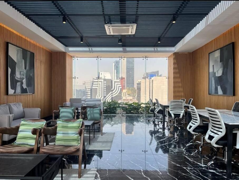 Ultimate Getaway In Luxe Apartment